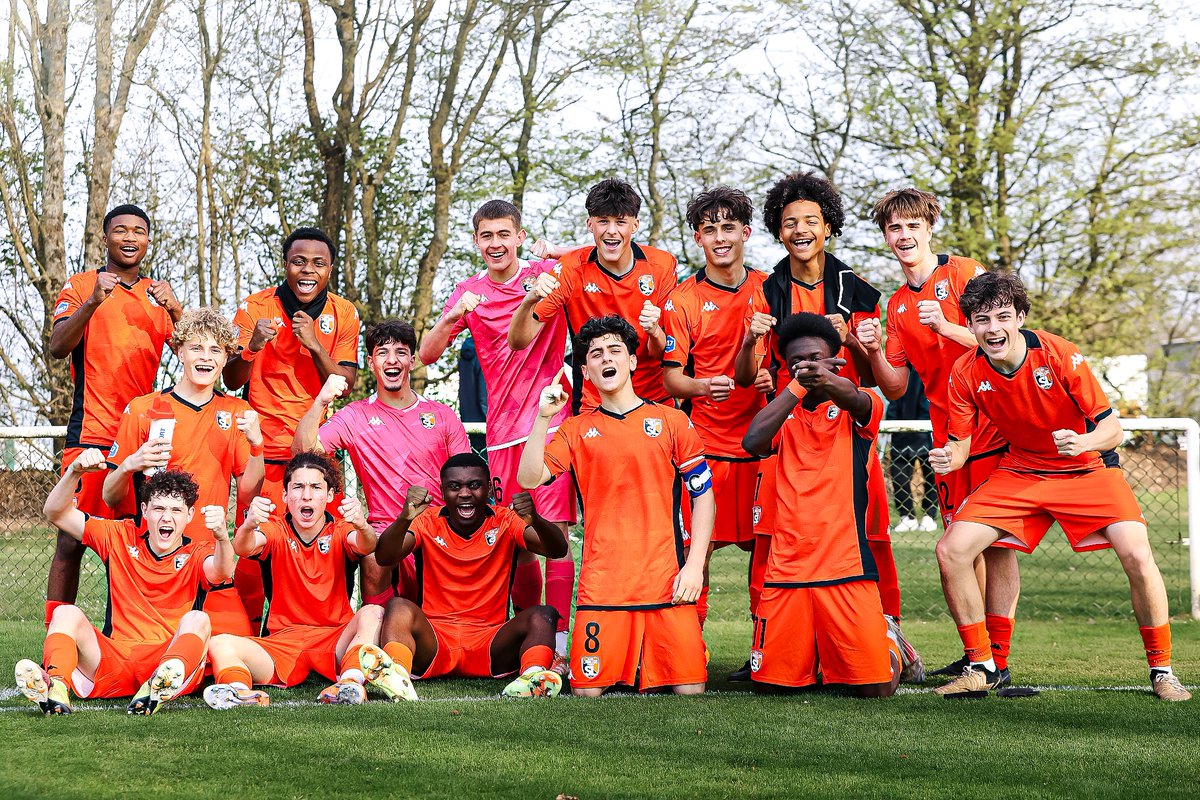 🔥 Énorme performance de nos U17 Nationaux qui affrontaient le <a href="/PSG_inside/">Paris Saint-Germain</a> et qui se sont imposés 2-0, ce dimanche ! Félicitations à nos jeunes 𝐓𝐚𝐧𝐠𝐨 ! 🟠⚫️

#SouriezCestduFootCestLaval