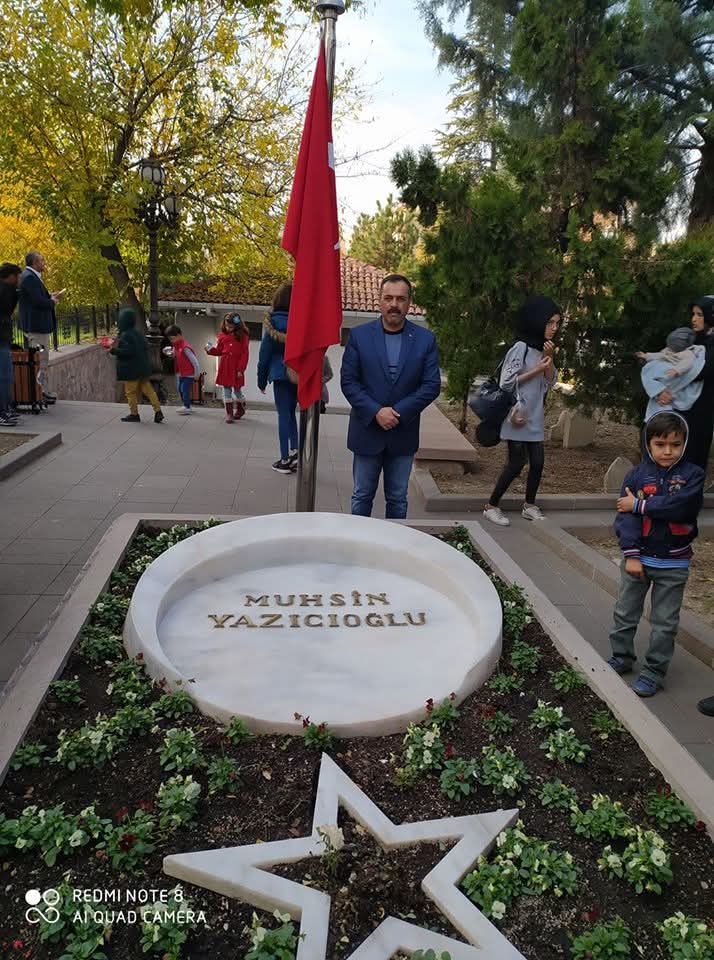 iparlak38's tweet photo. Şehit Muhsin Yazıcıoğlu Reisin vefatının seneyi devriyesi münasebeti ile mekanı cennet makamı ali olsun, Allah rahmet eylesin inşallah, Ruhu için El Fatiha. https://t.co/9LFALZPK9T