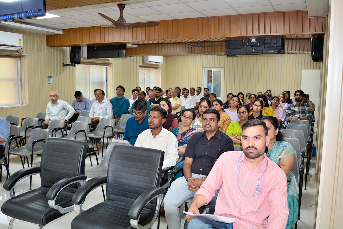 एआरआई में हिंदी कार्यशाला का आयोजन

दिनांक 24 मार्च 2026 को आघारकर अनुसंधान संस्थान, पुणे में तिमाही हिंदी कार्यशाला का सफलतापूर्वक आयोजन किया गया। यह कार्यशाला भारत सरकार, गृह मंत्रालय के राजभाषा विभाग द्वारा निर्धारित लक्ष्यों के अनुरूप आयोजित की गई।

इस अवसर पर श्री मनीष धनंजय