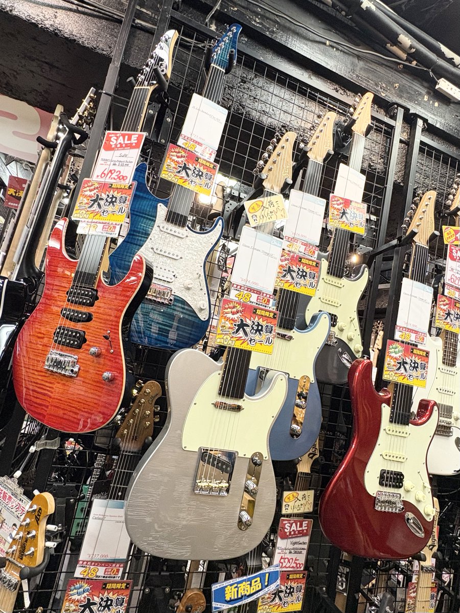 espcrafthouse's tweet image. Suhrの大集合です✨

杢目が美しい物からテレキャス、ストラトタイプと種類豊富です🔥

そして！テレ、ストラトタイプの塗装内部にはクラックがあり、ビンテージ感が増してます‼️

中には決算セールでお求めやすくなってるものも…👀

digimart.net/search?shopNo=…

#ESP渋谷 #Suhr #エレキギター #Guitar