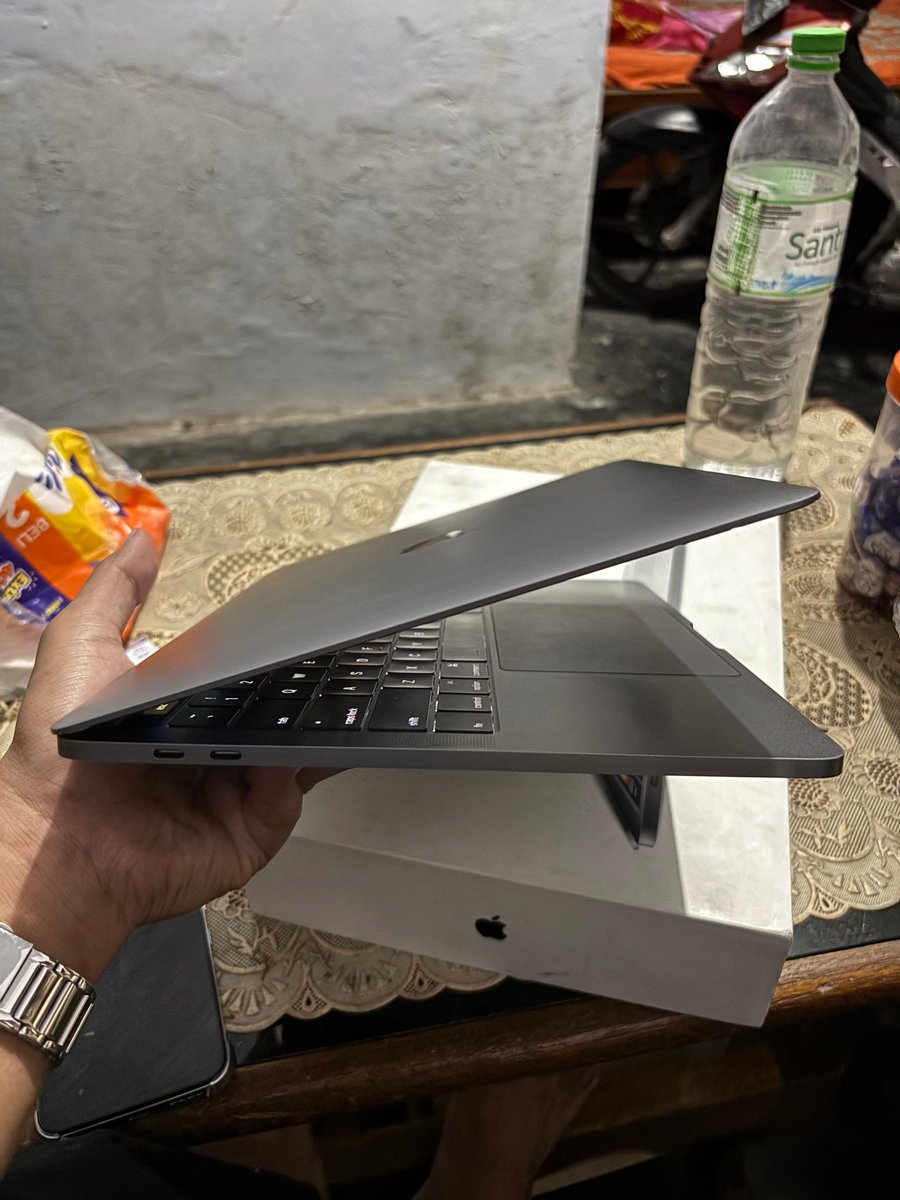 yoonjaeskyy's tweet image. #zonauang hi guyss yg lagi nyari macbook bs dm ak iya🫶🏻  #jualmacbook #macbook #wts 

moots help rt/like