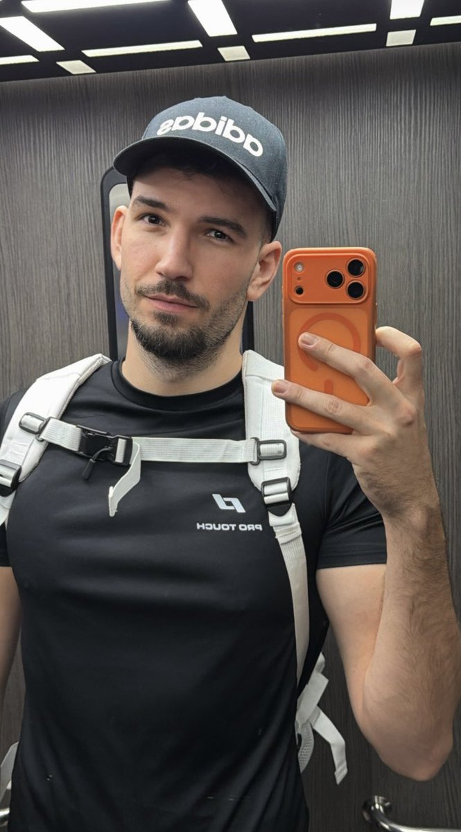 Regino 🍪🦵🏻 tweet media