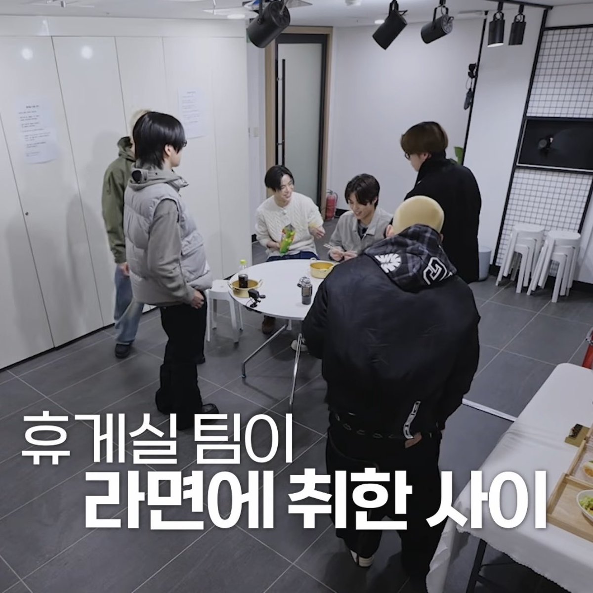 기니.. tweet media