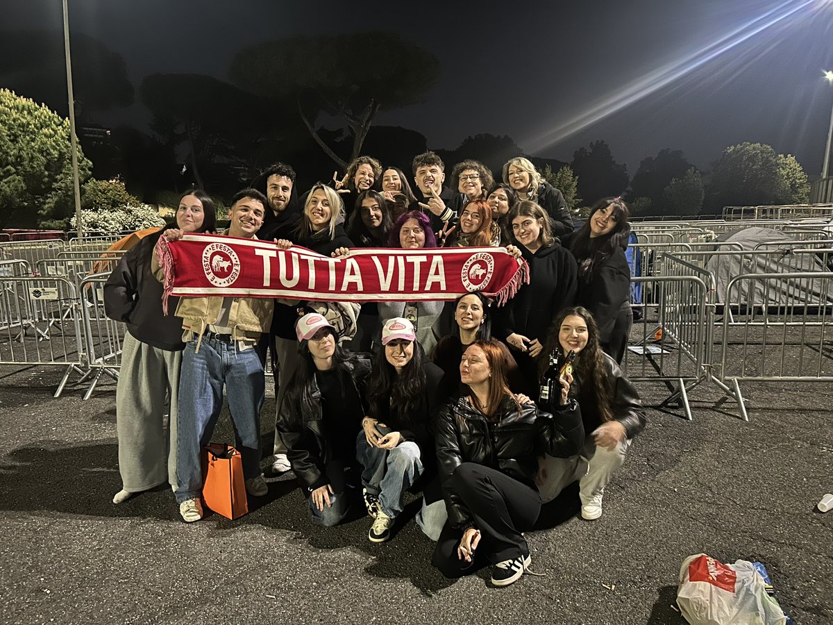 la fake liam stan tweet media