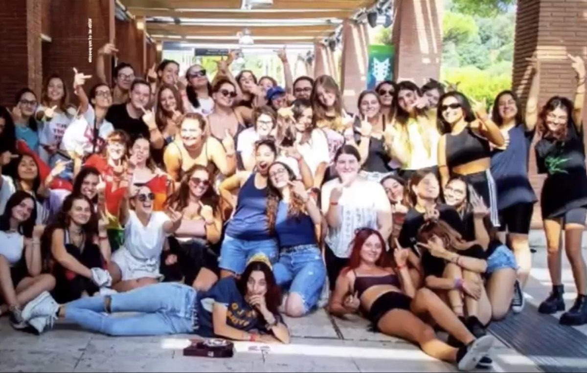 la fake liam stan tweet media