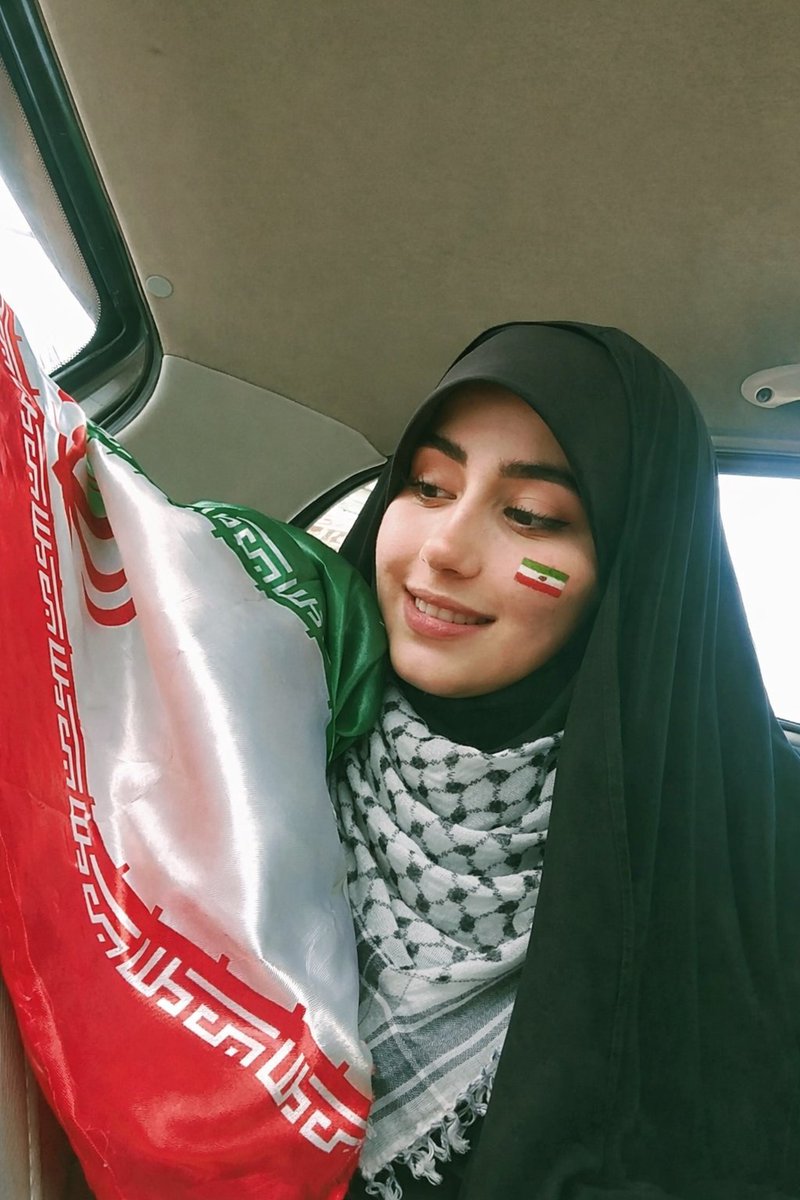 آتنا تنها tweet media