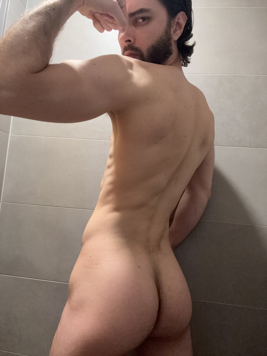 themrschindler's tweet photo. How's the view from back there? 🍑 https://t.co/NscXcWCMY6
