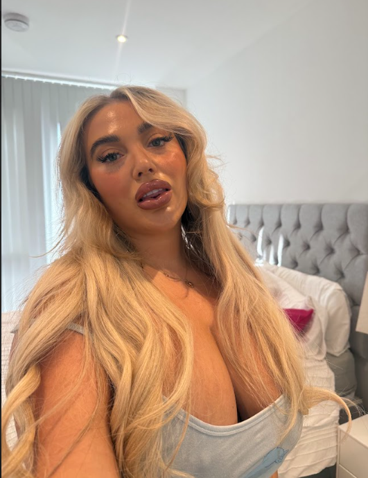 mschloeamberxxxx tweet media