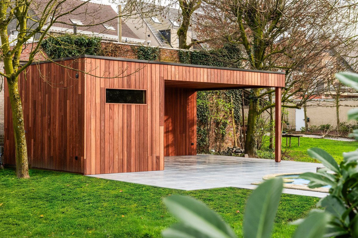 Houtshop's tweet photo. De temperaturen laten het even afweten, maar toch is de lente in het land! 

Onze klant Bomarzo creëerde deze knappe #tuinconstructie in #padoek planchetten om vól te kunnen genieten van het buitenleven!

Meer info > https://t.co/2XddBbKhaN https://t.co/gMLscvqw5r