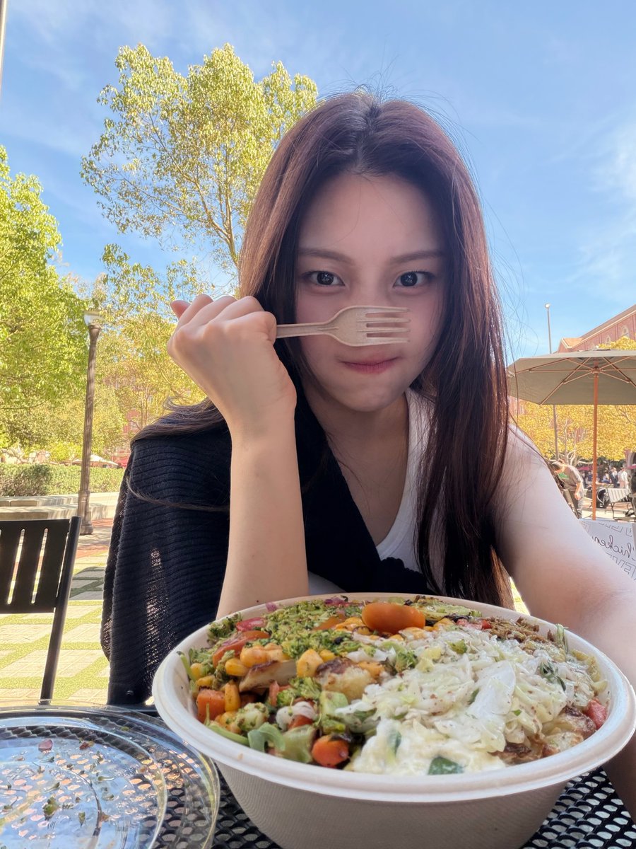 다은ෆ tweet media