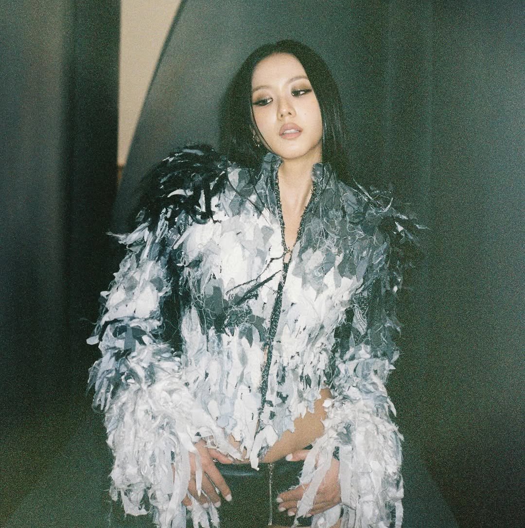 JISOO NEWS tweet media