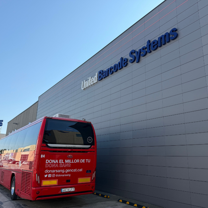 UBS_Code's tweet photo. @donarsang 💙At UBS, CSR isn’t a one-off. It’s a year-round commitment through BLUE MINDS.

Today we hosted the @donarsang bloodmobile and invited neighboring companies to join.

💪When industry comes together, impact multiplies.

#BlueMinds #BloodDonation #CSR #ubscode https://t.co/PyR15NpsvS