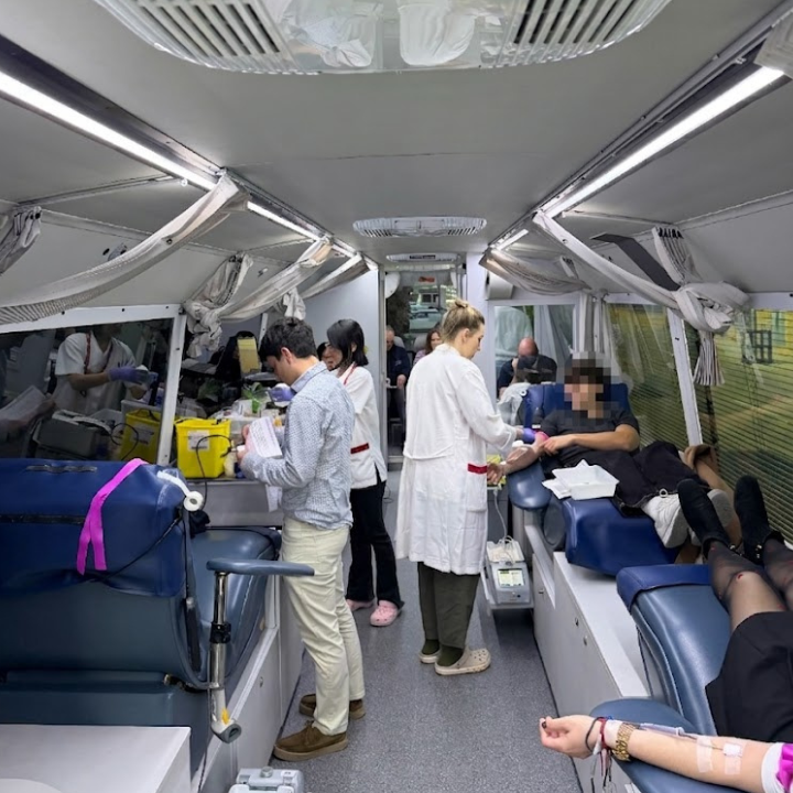 UBS_Code's tweet photo. @donarsang 💙At UBS, CSR isn’t a one-off. It’s a year-round commitment through BLUE MINDS.

Today we hosted the @donarsang bloodmobile and invited neighboring companies to join.

💪When industry comes together, impact multiplies.

#BlueMinds #BloodDonation #CSR #ubscode https://t.co/PyR15NpsvS