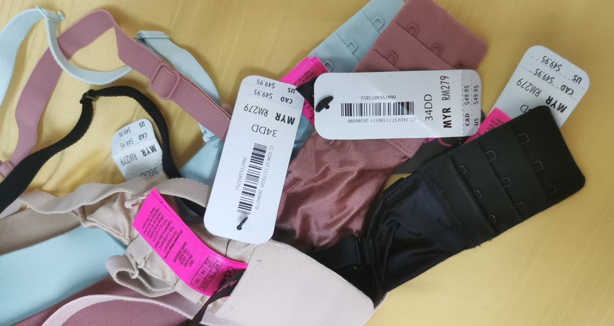 otherSim07's tweet photo. Hai gurl... Ada yang pakai bra saiz nie tak... I nak give away je... 34DD &amp; 36DD... Kalau ada boleh DM me ya... Tq. https://t.co/cE0wAZVpLM