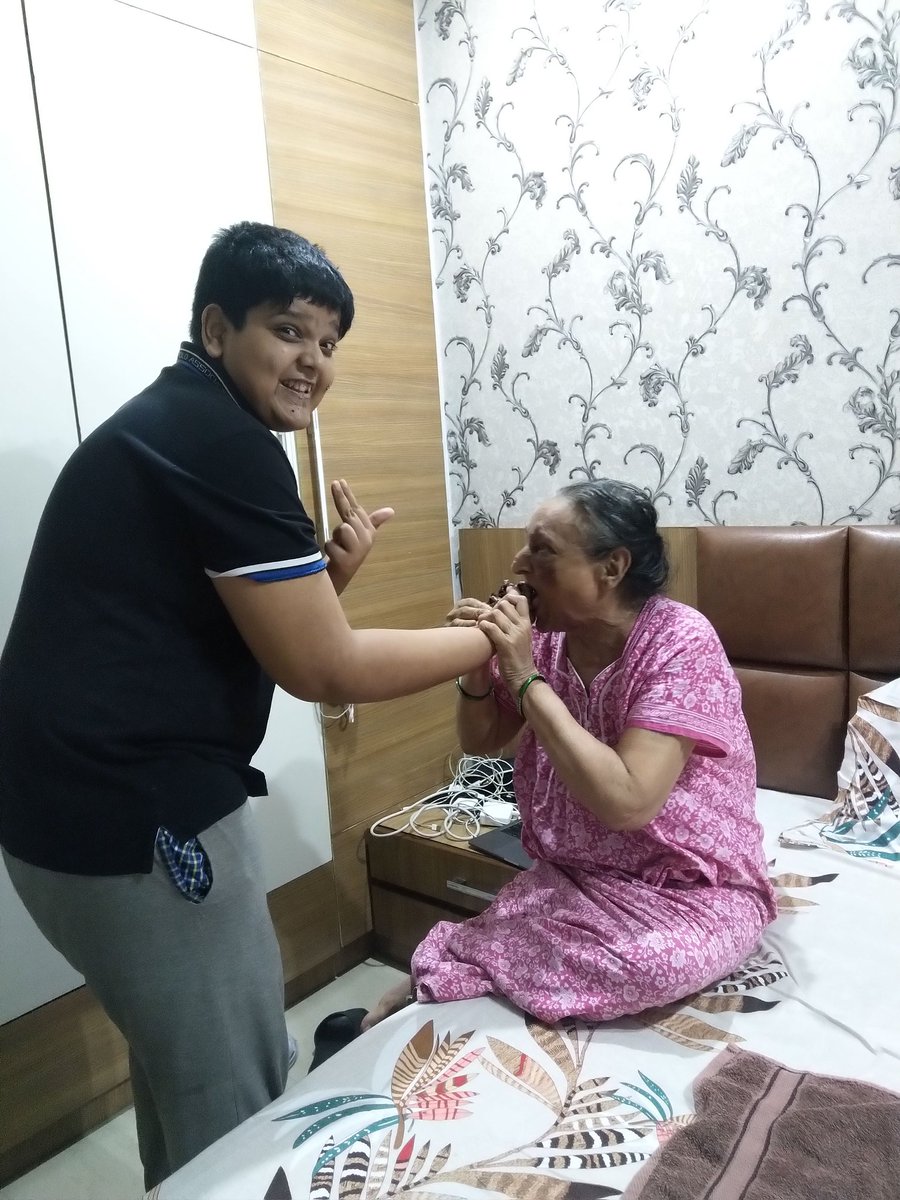 TerrificPunnu's tweet image. These pictures were clicked around 6 years ago (5 Apr 2020) during lockdown period,
when my birthday was celebrated by ordering a cake by phone from a nearby bakery and doing the lighting activity as instructed by our PM to salute the bravehearts and 

#Lockdown2020