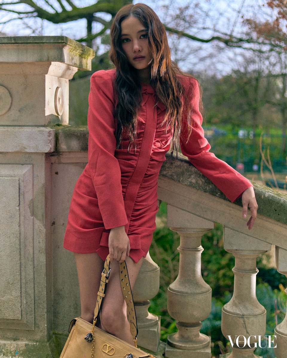 Vogue Thailand tweet media