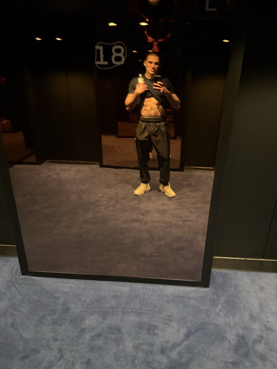 HEATADDICTZ's tweet photo. I look like Friday been trappin since Monday tho https://t.co/p2MlBlBKwh