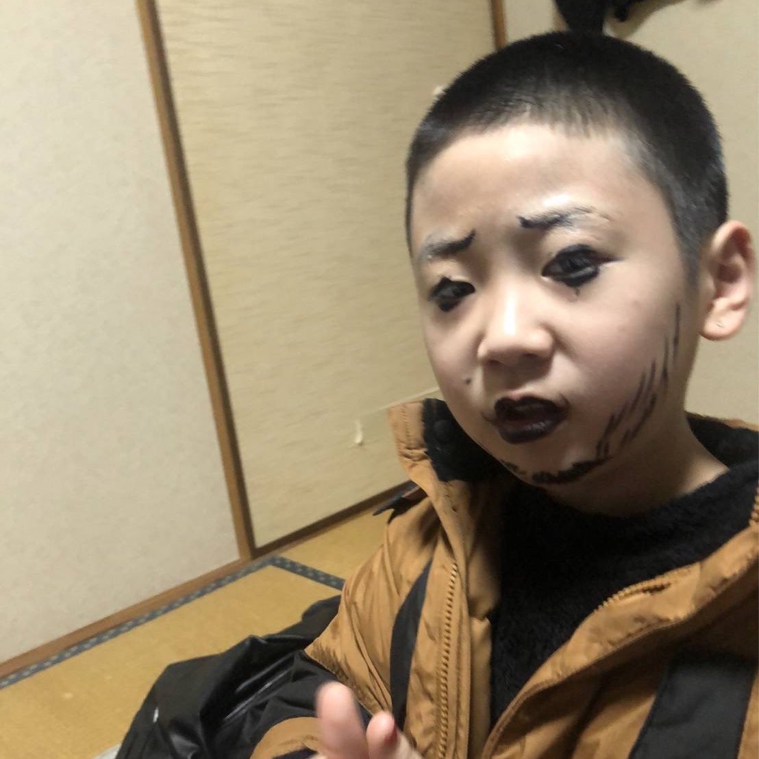 matuMisuzu's tweet photo. 今日は夜の部無いのでお裁縫…
推しと同じマジックテープ晒
余り布だったので適当に作ったらこんな感じ笑
雑なの一生治らないな💦
使えりゃいーのよ！
いつかの優叶を添えて…

#劇団澤村
#阿波東雲座 https://t.co/cXzdZ2P1hq