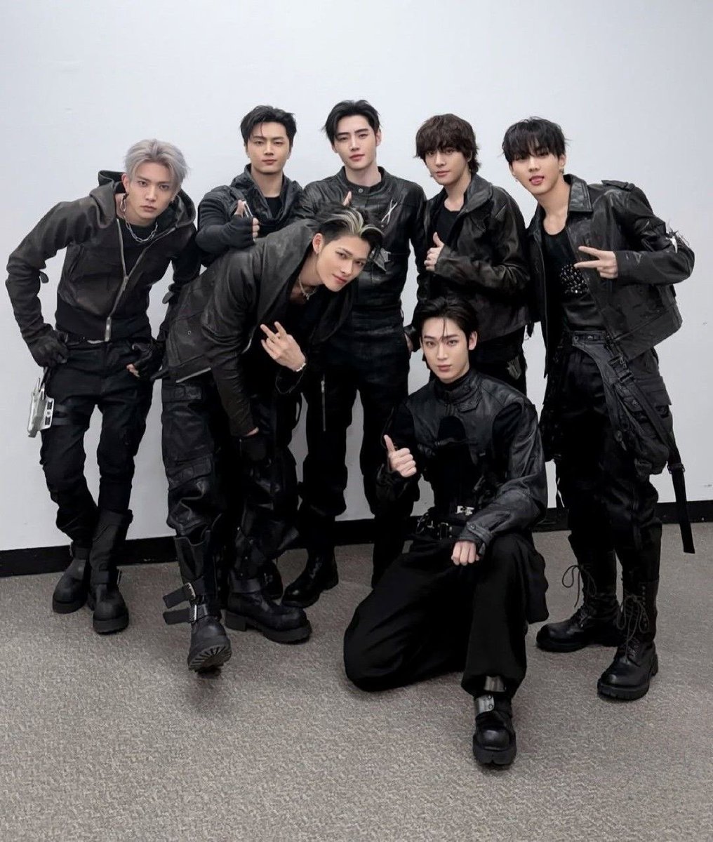 ⭑GOTHIKA | 7 tweet media