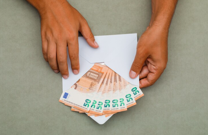 El TJUE precisa que el plazo de prescripción para reclamar cantidades derivadas de cláusulas abusivas no puede iniciarse si el consumidor no conocía su carácter abusivo en el momento de la firma del contrato..... tlbgo.com/s/uf5jQ8fq75