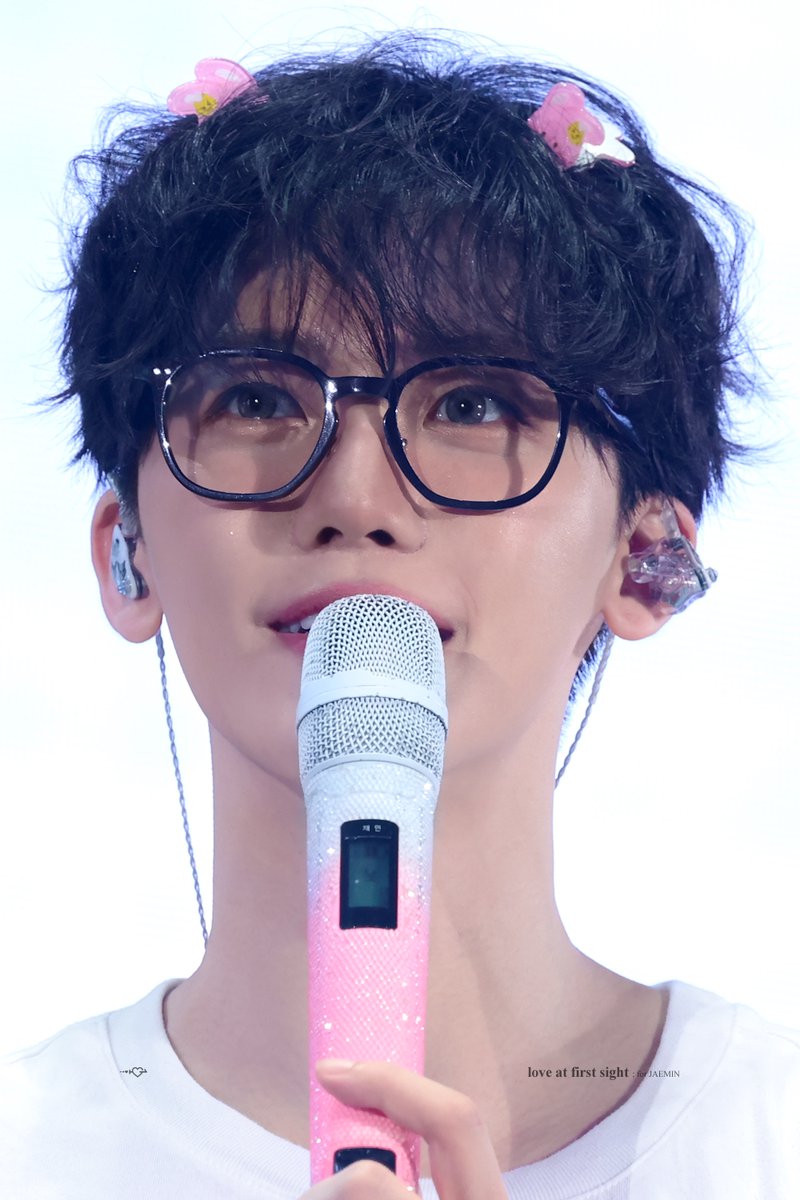 𝐥𝐨𝐯𝐞 𝐚𝐭 𝐟𝐢𝐫𝐬𝐭 𝐬𝐢𝐠𝐡𝐭 tweet media