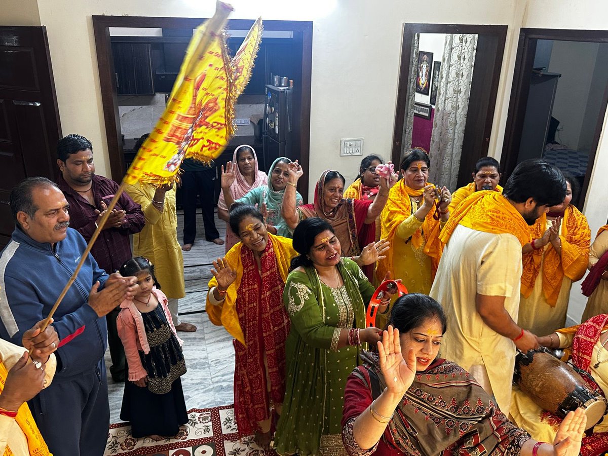 Malikrosyanand's tweet image. जय सिया राम सुमिरन ग्रुप के द्वारा हिंदू नववर्ष , चैत्र के पंचम व छठे नवरात्र पर आयोजित प्रभातफेरी आजाद नगर व कृष्णा कॉलोनी में पहुँची सभी को नववर्ष की बधाई दी और माता रानी का गुणगान कर सभी की सुख समृद्धि के लिए मंगलकामना की।।

#ChaitraNavratri #Navratri2026 #MaaDurga