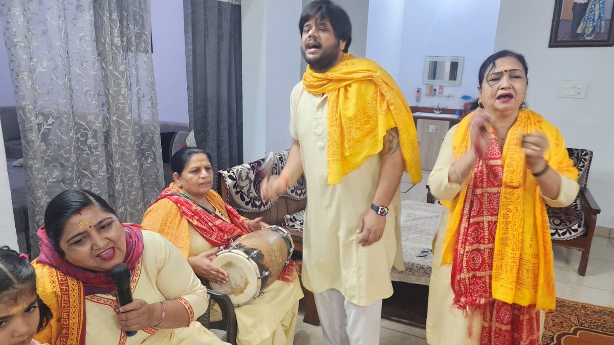 Malikrosyanand's tweet image. जय सिया राम सुमिरन ग्रुप के द्वारा हिंदू नववर्ष , चैत्र के पंचम व छठे नवरात्र पर आयोजित प्रभातफेरी आजाद नगर व कृष्णा कॉलोनी में पहुँची सभी को नववर्ष की बधाई दी और माता रानी का गुणगान कर सभी की सुख समृद्धि के लिए मंगलकामना की।।

#ChaitraNavratri #Navratri2026 #MaaDurga