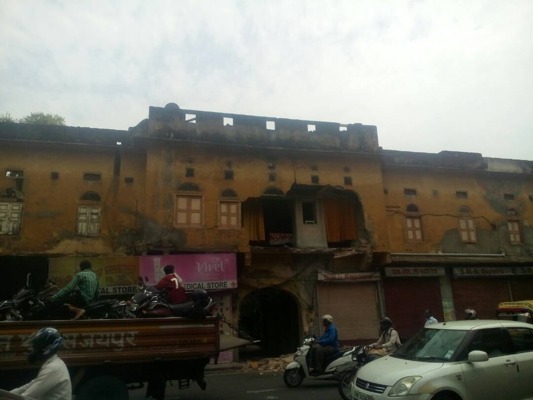 news21national's tweet photo. #Jaipur : एम.आई. रोड पर मंदिर और धर्मशाला की जमीन में बड़ा खेल!

#LandFraud #FakePatta #TempleLandIssue #JaipurNews #MunicipalCorruption #PublicInterest #Jaipur #BreakingNews #LandScam #Rajasthan #NewsUpdate #News21National @nagar_jaipur  @Swachh_Jaipur #News21 #DevaseeshPrasthi #SiddharthMahajan @Swachh_Jaipur @officialkharra
@Gaurav_Saini_11 @UDHRajasthan @DLBAssociates
@BJP4Rajasthan @BhajanlalBjp @IASassociation
@RasAssociation @RajGovOfficial @DcDmJaipur
@nishantjainias