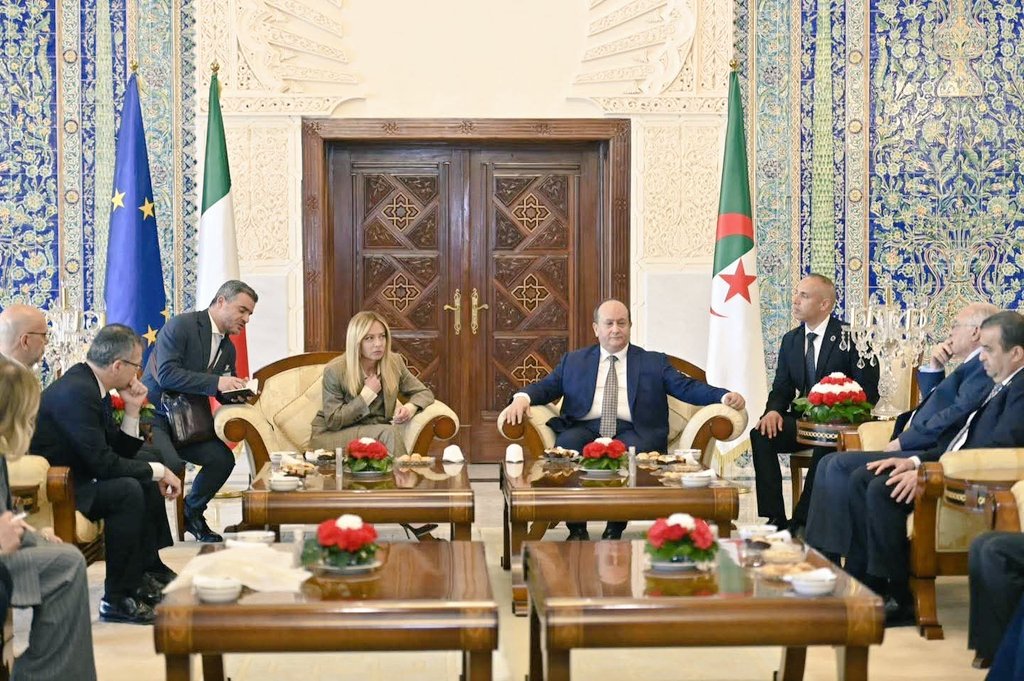 مــــــافيـهاشــ.ــك tweet media