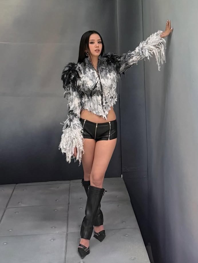 jisoo pics tweet media