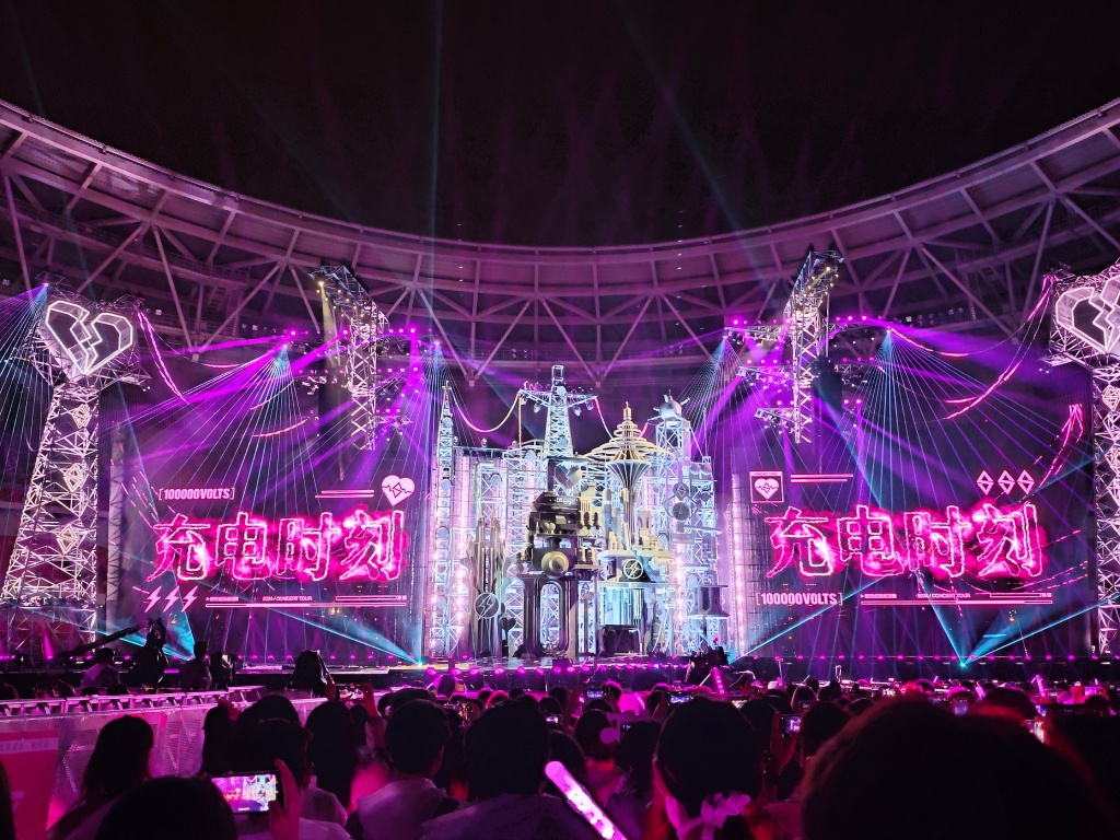 Christina tweet media