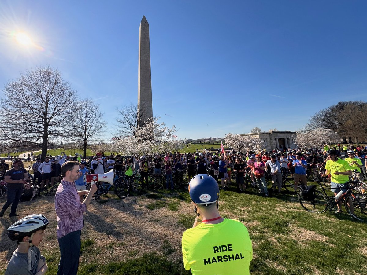 HillFamilyBikin's tweet photo. More scenes from Sunday's Protest Ride (326 riders on short notice!) https://t.co/L1oKLr5wpp