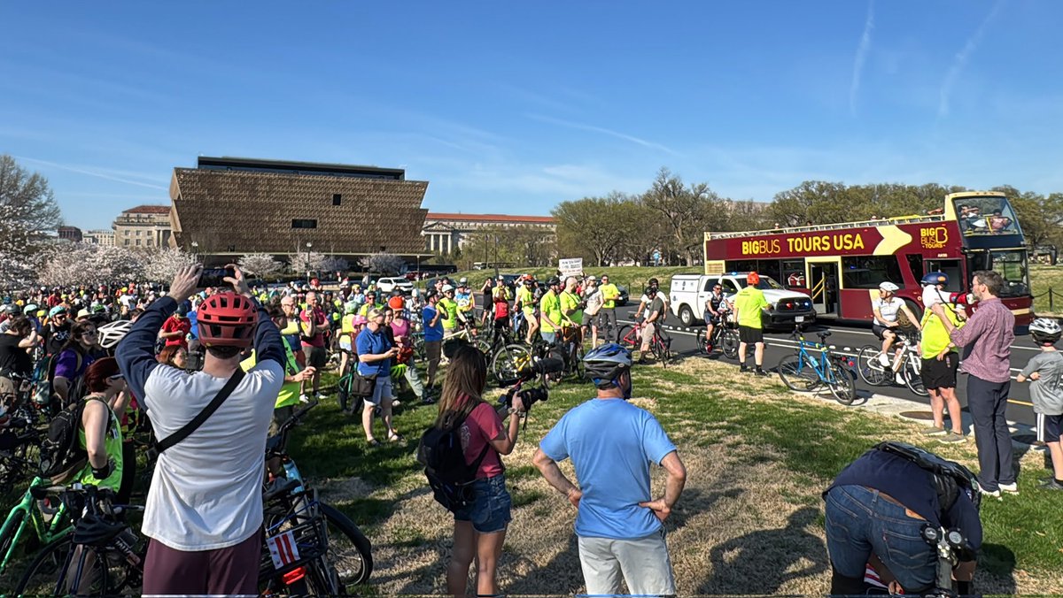 HillFamilyBikin's tweet photo. More scenes from Sunday's Protest Ride (326 riders on short notice!) https://t.co/L1oKLr5wpp