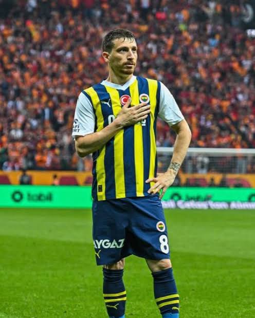 Yanlız değilsin kaptan taraftarların hep yanında. Seni bekliyoruz. #MertHakanaÖzgürlük
