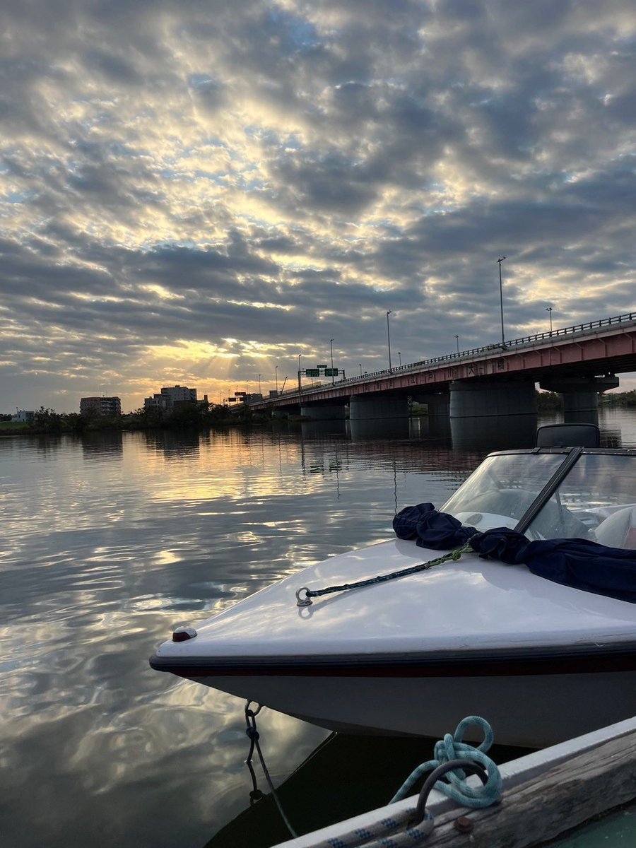 kwst_waterski's tweet photo. 🌊練習場所🌊
水上スキー部の練習は江戸川で行っています！🏄‍♂️ 他大学の選手もいるので、競技の技術を磨くだけでなく、交流の輪も広がるチャンス！✨ 仲間と切磋琢磨しながら、楽しく上達しよう！💪
#春から國學院 #春から国学院 #春から國學院大學 #國學院大學 #水上スキー https://t.co/6w1YusngLo