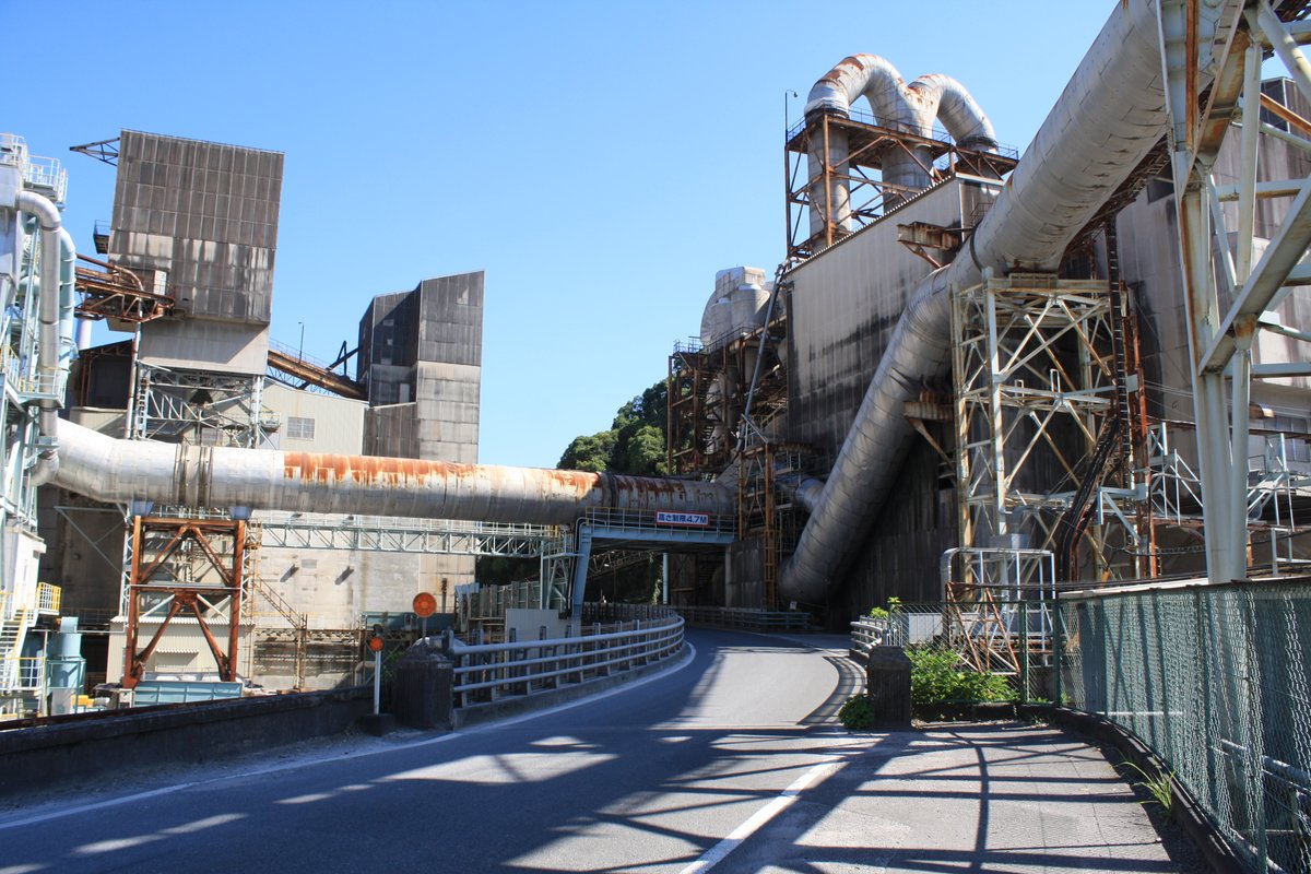 oochan551's tweet photo. 【大分県津久見市】
津久見市は、人口13,799人(26/2月現在)の少ないけど、人口密度は、大分市・別府市に次いで県内3番目の高い。主な産業は、セメントとみかん🍊と漁業🐟!?
が今日、セメント工場で、21歳の男性従業員が、ベルトコンベヤーに挟まれ死亡！との悲しいニュースあり。ご冥福を祈ります😢 https://t.co/VKj0M0FvO9