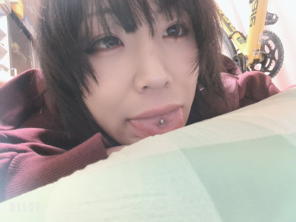 しいな tweet media