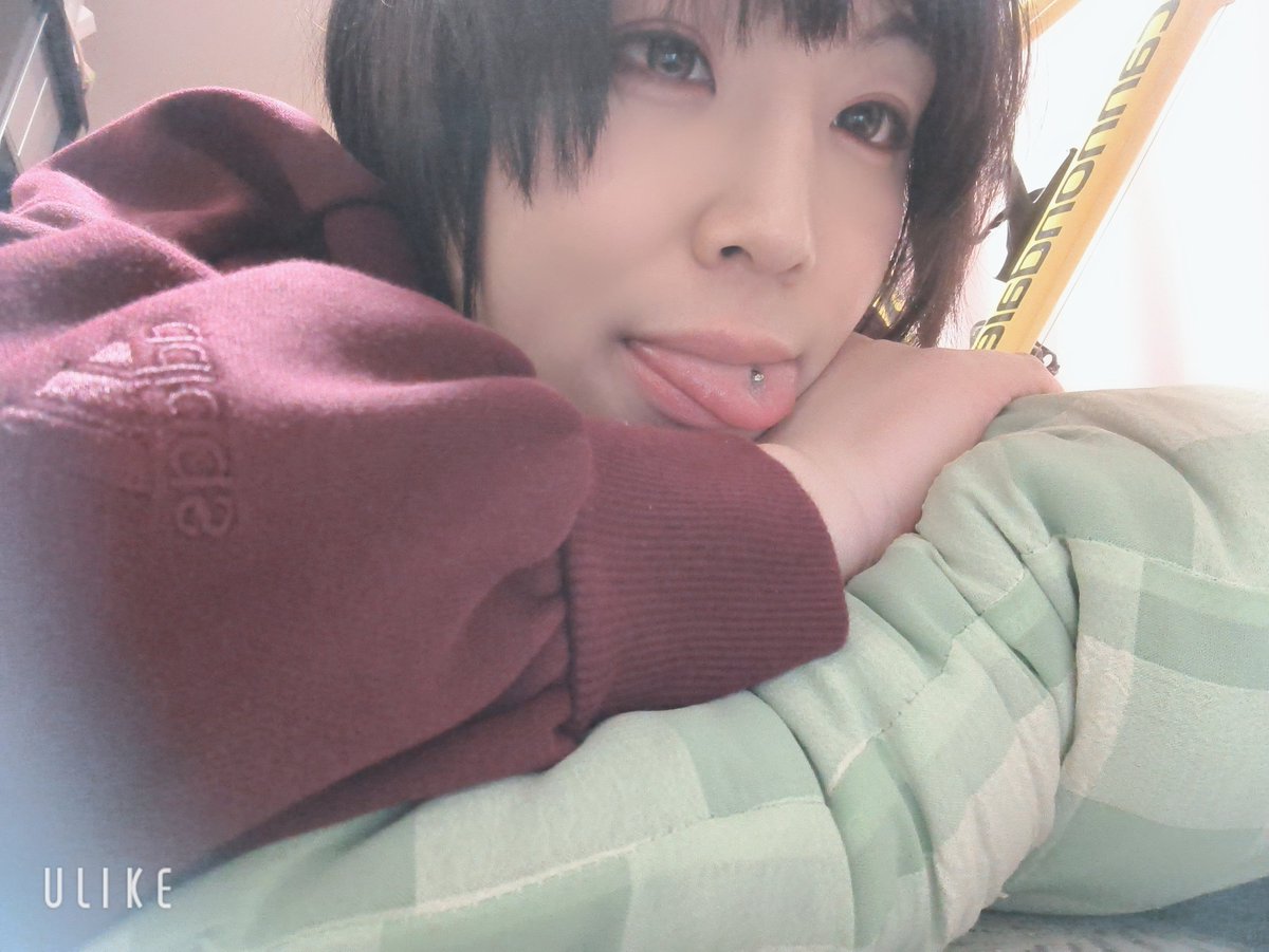 しいな tweet media