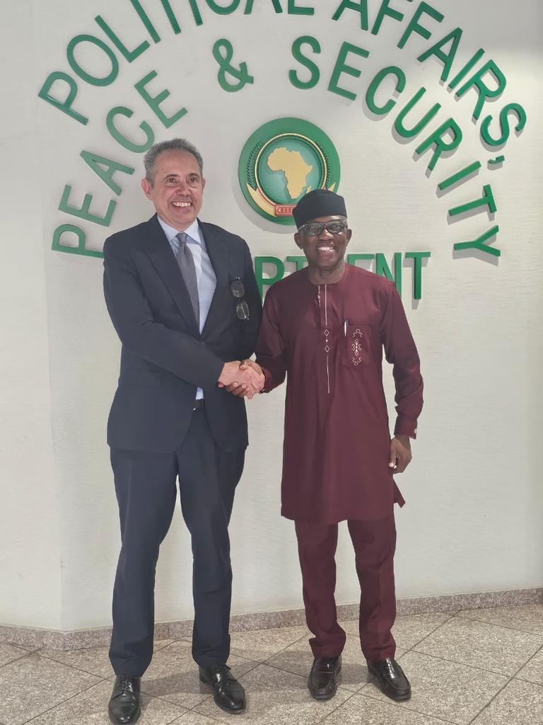 FMLarousse's tweet photo. "C'est toujours un plaisir de rencontrer l'ambassadeur @JBorgstam, #EUSR pour la région des Grands Lacs. Nous avons discuté de l'engagement commun de l'#Union_Africaine et de l'#Union_Européenne à soutenir la paix durable dans l'Est de la #RDC. Nous sommes convenus de la nécessité d'une action conjointe de l'UA et de l'UE visant à mettre l'accent sur un cessez-le-feu et un retour aux voies de paix de #Washington": @Bankole_Adeoye, commissaire de l'Union Africaine aux affaires politiques, paix et sécurité.