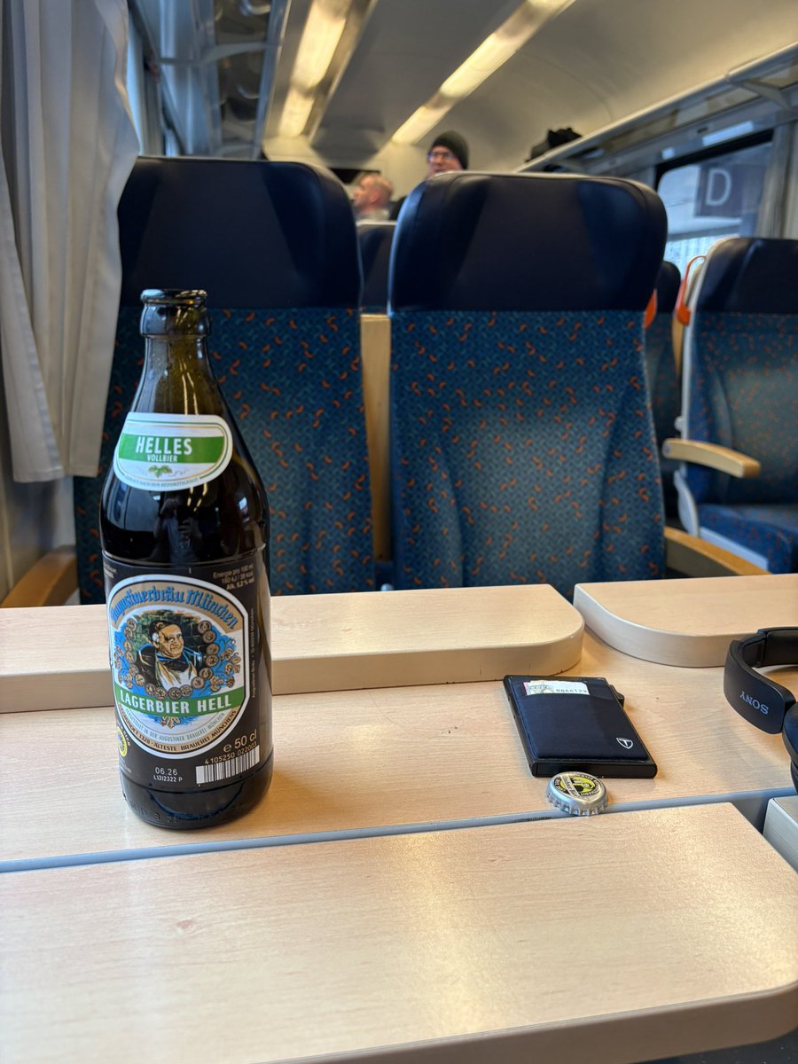 johnyhelzapopin tweet media