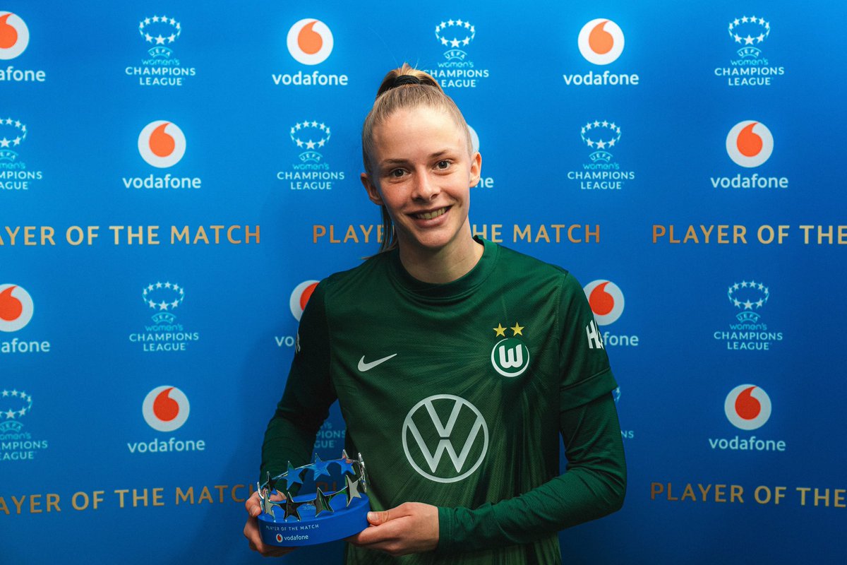 VfLWolfsburg_PT's tweet photo. Post de apreciação para a grande destaque da vitória de ontem pela UWCL: Vivien #Endemann! 🐺💚🤍✨
Com assistência decisiva para o gol da vitória, Endemann foi dominante em campo e peça fundamental para o resultado.
🟢⚪️ #VfLWolfsburg #UWCL https://t.co/aXi57mTq11
