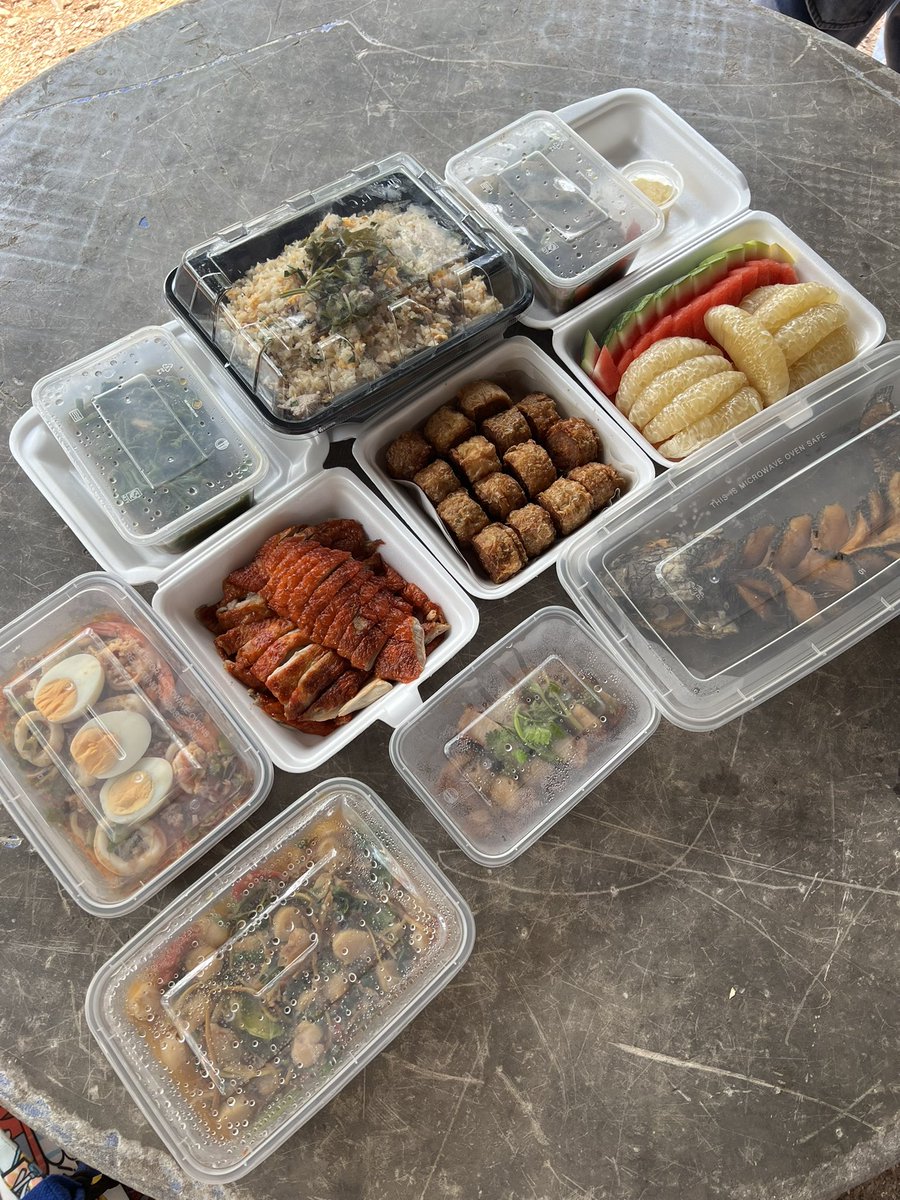peakpeemapol's tweet photo. ขอบคุณสำหรับ food support วันนี้นะค้าบ หนำๆเลย ☺️ https://t.co/BCBUjaH6ST