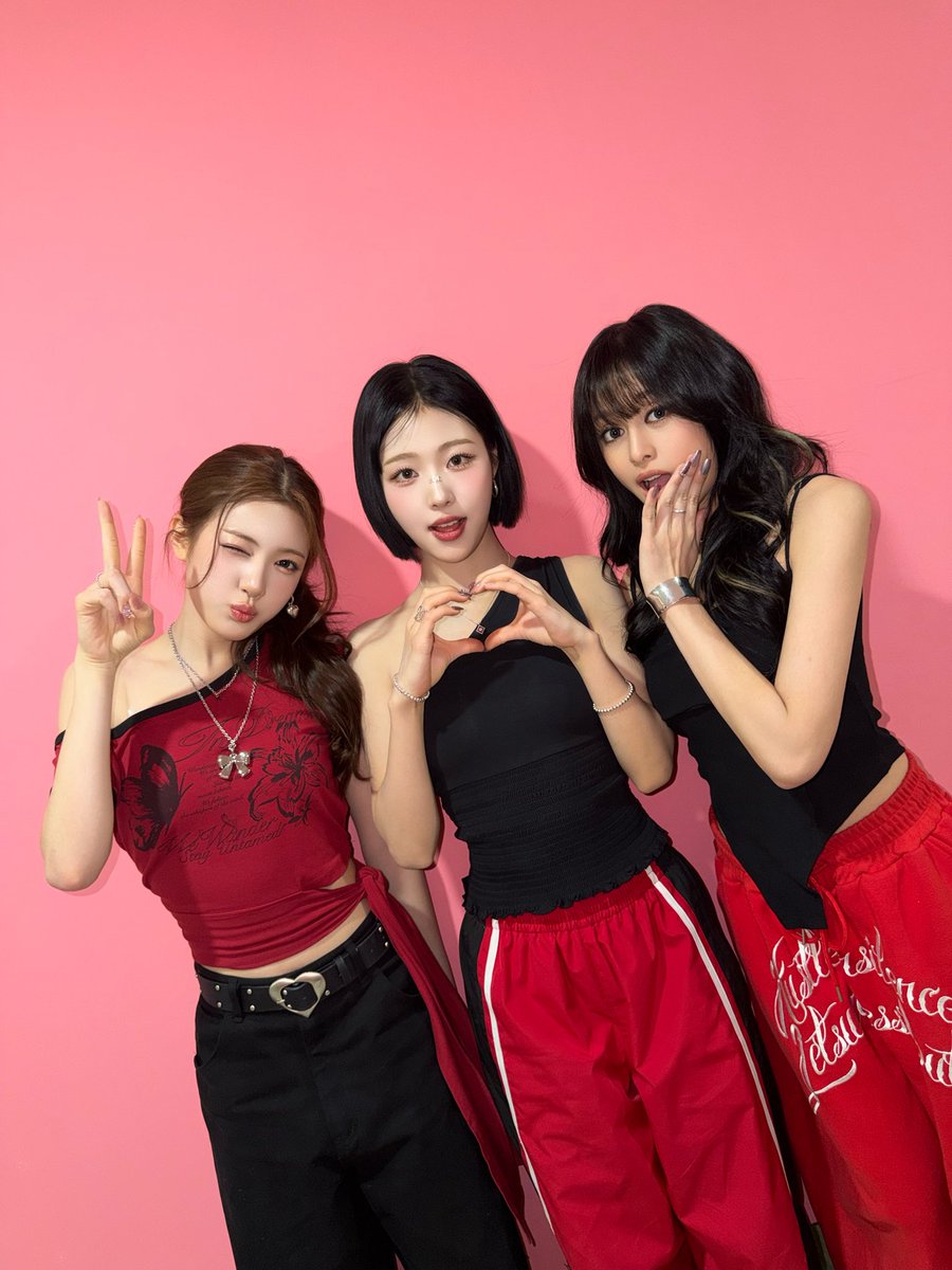 atheart_titan's tweet photo. [📷]

⁺₊ 🎈໑ 🎂

#AtHeart #앳하트 #ButterflyDoors #ARIN #아린 #KATELYN #케이틀린 #SEOHYEON #서현 https://t.co/4Enrs0SQhx