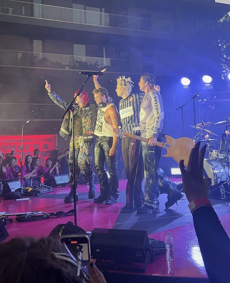 bea ★卌 tweet media