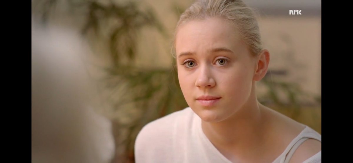 The development of Noora and Vilde’s relationship subverts the audience’s expectations of what friendship between girls with eating disorders looks like. Instead of the typical competitive friendship often seen, Julie Andem gave us one that was strengthened by mutual support.