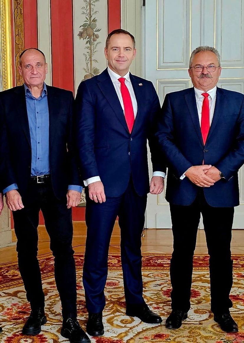 Październikowa tweet media