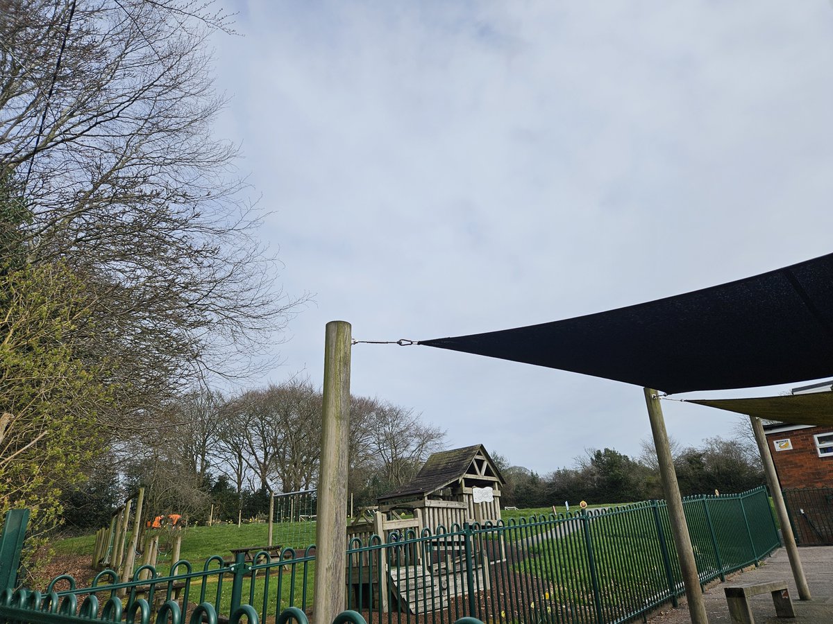 We had a fantastic morning at St Filumena's Primary School #Caverswall where our team planted 7 fruit trees. Do you have an idea for improving your school grounds but need support to make it happen? Get in touch! Find out more here
greatgrounds.co.uk/blog/tiny-tree… 
#staffordshireschools