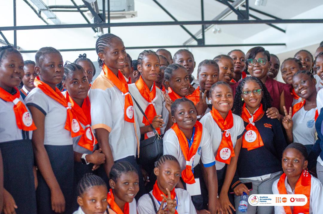 ClaireFondation's tweet photo. #FMC_YOUTH_LEADERSHIP: LE FUTUR SE #CONSTRUIT PAR LA #TRANSMISSION DES #COMPÉTENCES.
Il ne s’improvise pas.
#Former_mentorer_inspirer les jeunes filles aujourd’hui, c’est garantir une société plus #stable, #équitable et #forte_demain.
Le programme #ALF le #démontre @UNFPARDC https://t.co/hx3jLKqTh1