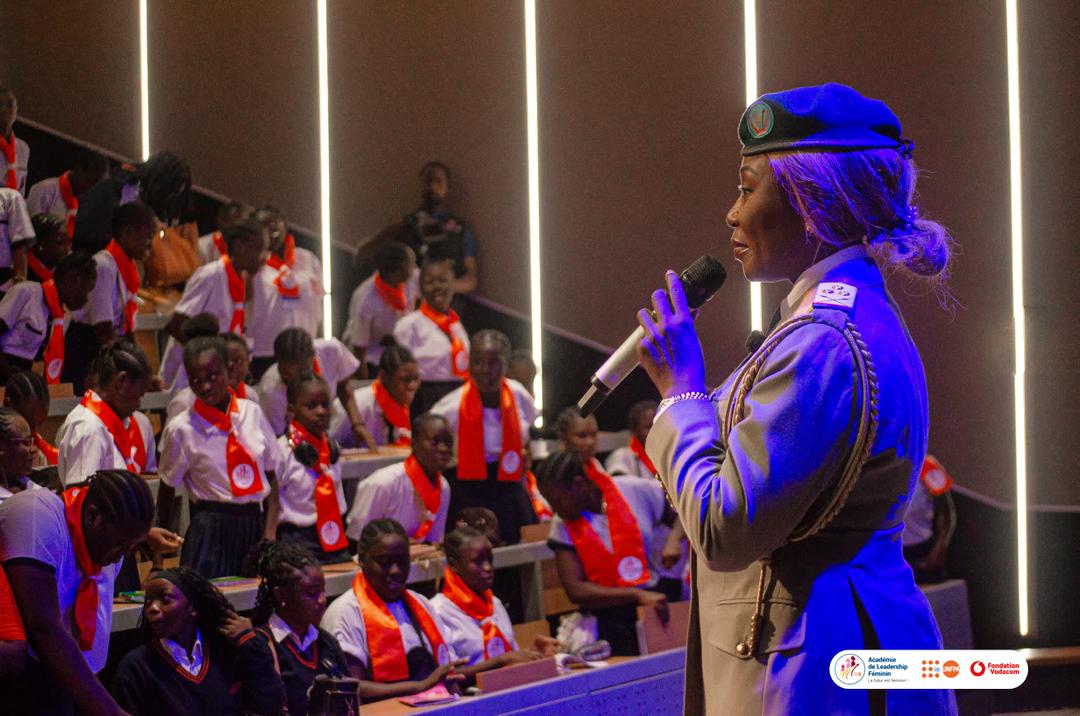 ClaireFondation's tweet photo. #FMC_YOUTH_LEADERSHIP: LE FUTUR SE #CONSTRUIT PAR LA #TRANSMISSION DES #COMPÉTENCES.
Il ne s’improvise pas.
#Former_mentorer_inspirer les jeunes filles aujourd’hui, c’est garantir une société plus #stable, #équitable et #forte_demain.
Le programme #ALF le #démontre @UNFPARDC https://t.co/hx3jLKqTh1