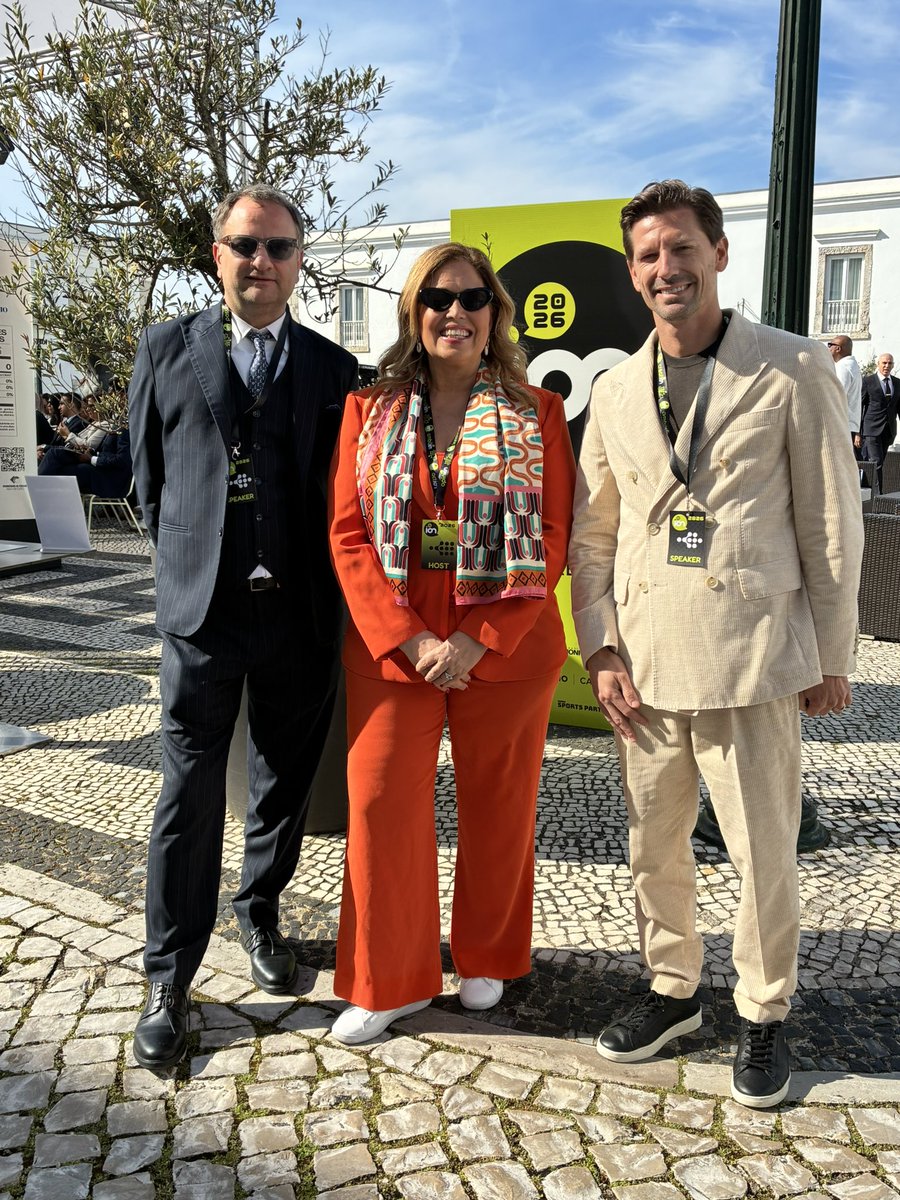 Helena Ferro de Gouveia tweet media